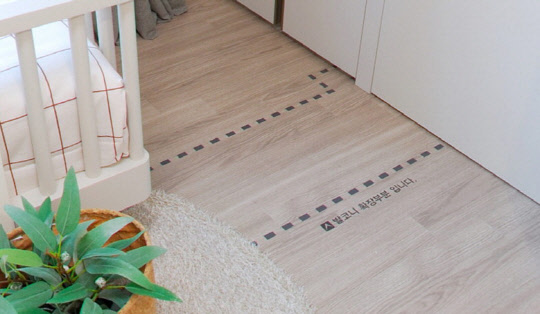 한 아파트 모델하우스 내 발코니 확장 부분을 표시한 모습. 이상현기자